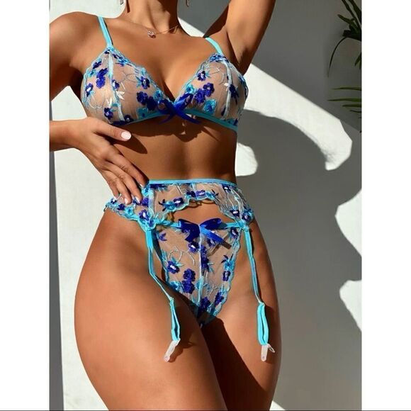 Sexy Sheer Floral Embroidered Lingerie Set - Picture 2 of 6